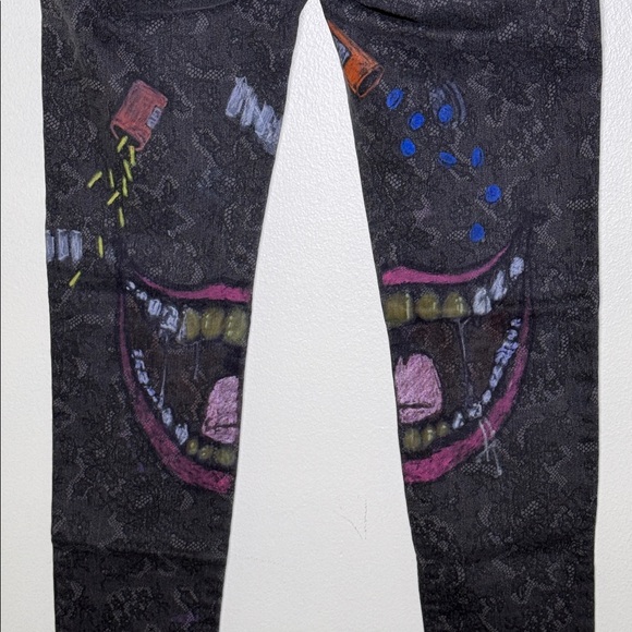 ELLE graffiti jeans - Picture 10 of 11